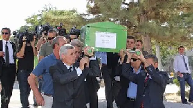 Neşet Ertaş son yolculuğuna uğurlanıyor