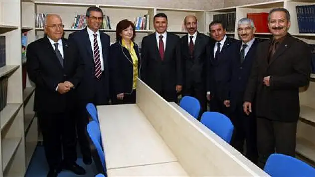 Macro' dan Kütüphane desteği