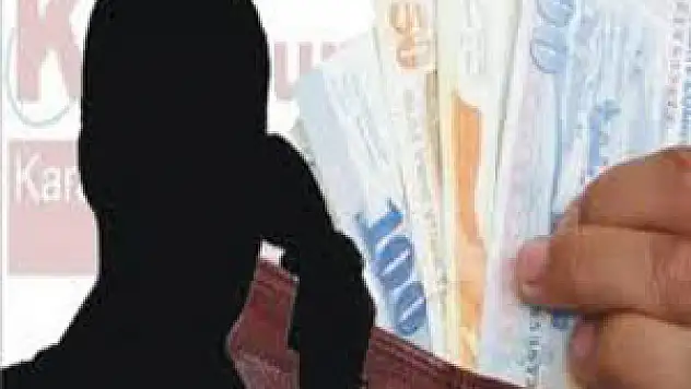 TELEFONLA BİN 850 LİRA DOLANDIRILDILAR