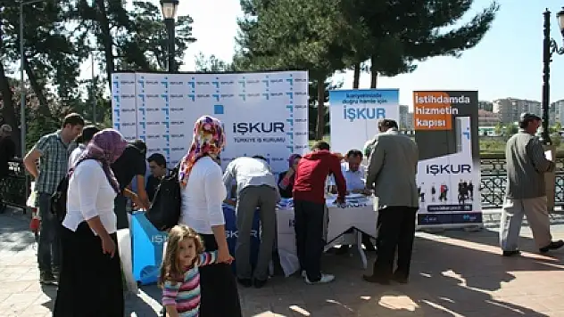 İŞ-KUR Çarşamba' da İşsizler için stand açtı