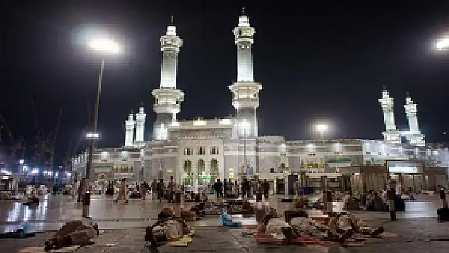 Milyonlar, kutsal topraklarda