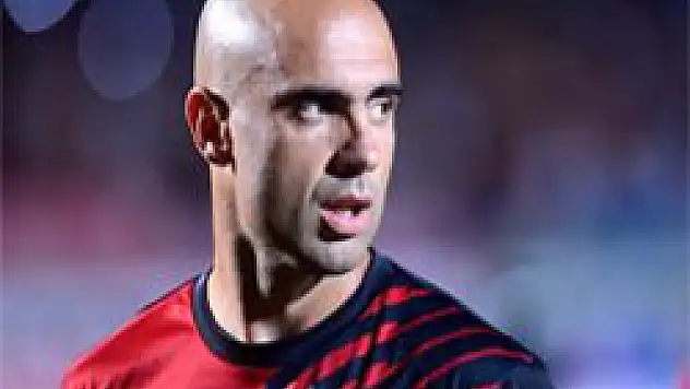 Yönetim Cris'in biletini kesti