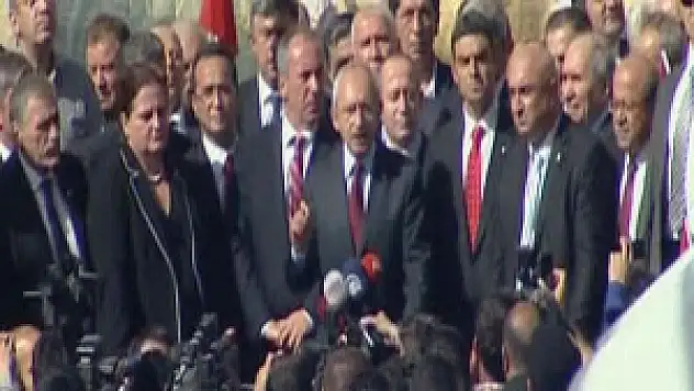 Kılıçdaroğlu arada kaldı