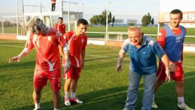 Samsunspor'da Brezilya Usulü Yaş Günü Kutlaması 