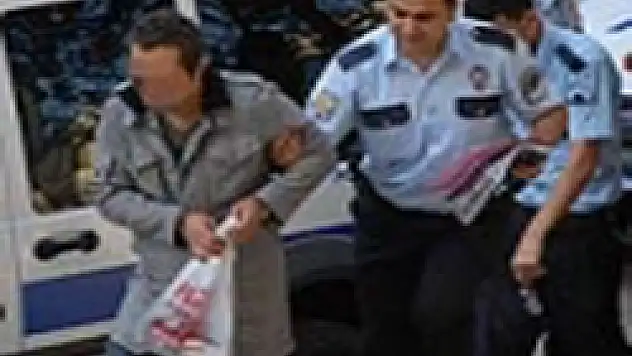 Uyanık hırsızlar polisten kaçamadı