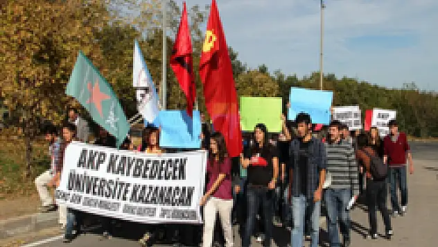 Öğrenciler Yök'ü Protesto Etti