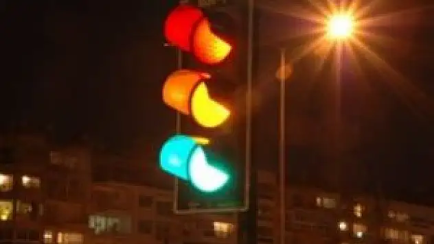 Kırmızıda geçme cezası iki kat artıyor