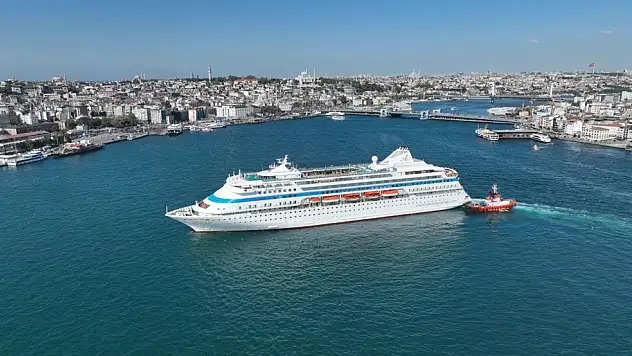 193 Metrelik Dev Yolcu Gemisi Astoria Grande İstanbul'a Demir Attı