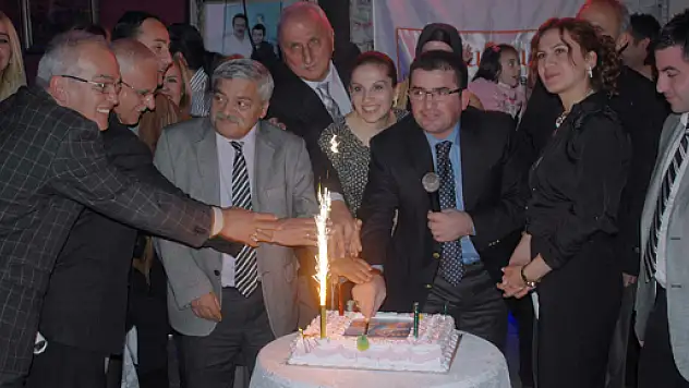  İLKUMUT'TA ÖĞRETMENLER GÜNÜ COŞKUSU