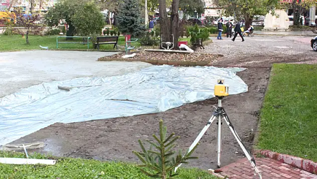 Kaymakamlığın bahçesi de güzelleşiyor