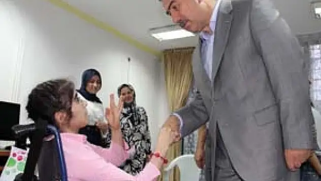 Engellere karşı el ele, gönül gönüle verilmeli