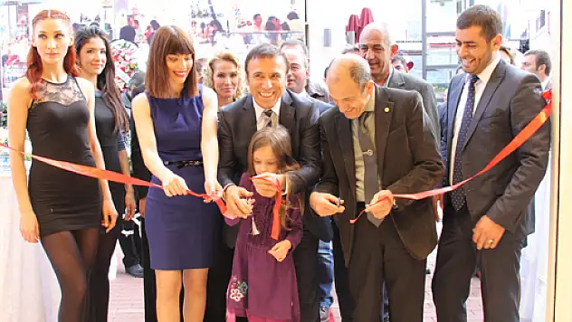 Sevil'e görkemli açılış