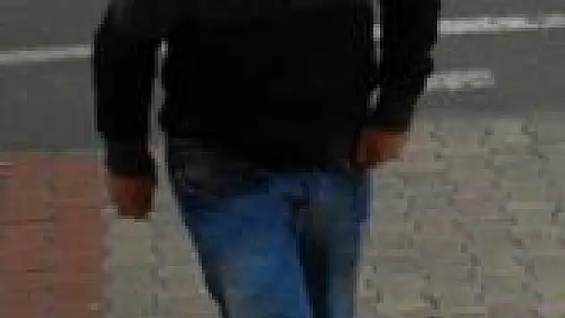 Adliye Kapısının Camını Kıran Genç Gözaltına Alındı