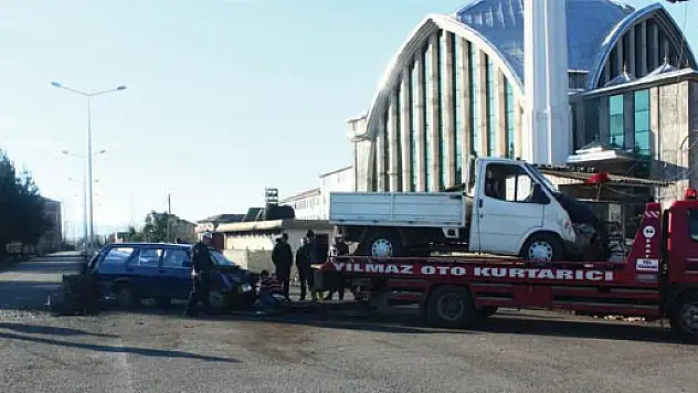Yine Ayvacık Yolu, yine Kaza: 3 Yaralı