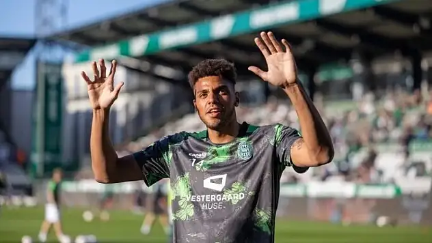 2.02'lik Dev Forvete Çifte Kanca!