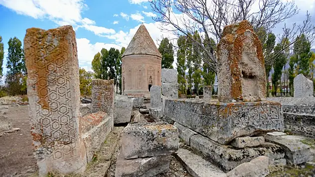 20 yeni mezar taşı kayıt altına alındı