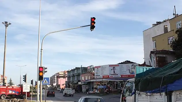 Kırmızı'da geçerken dikkat!  