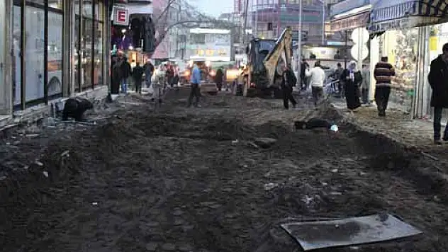 Uzun Çarşı'da çalışmalar devam ediyor