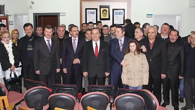 Ustalar belgelerini aldı