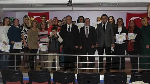 ŞNP Ortaokulu'nda  veliler sertifika aldı