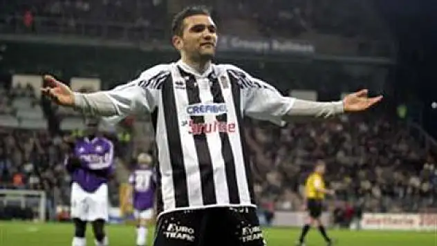 İzzet forma bekliyor