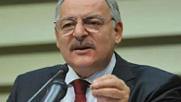 Koç'tan siyaset gevezesi çıkışı