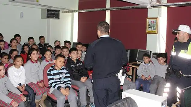 İLKÖĞRETİM ÖĞRENCİLERİNE TRAFİK DERSİ