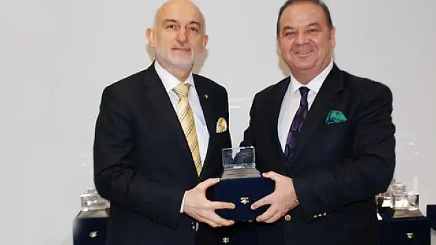 Çarşamba TSO'dan Meclis Üyelerine plaket..