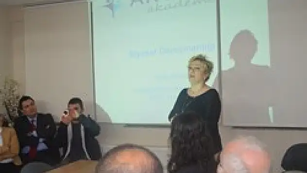 Siyasetçilere Beden Dili Ve İletişim Eğitimi