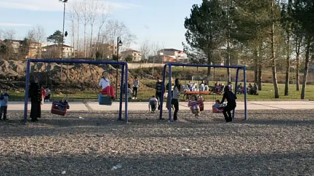 Vatandaşlar parklara akın etti