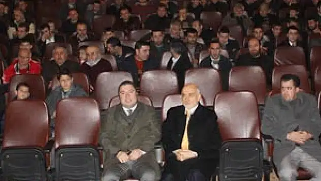 Gülder'den tiyatro oyunu