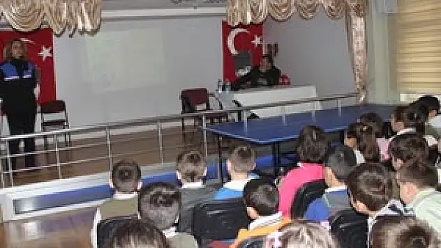 Toplum Destekli Polislerden öğrencilere seminer