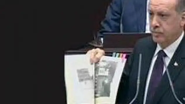 Kafataslarını gösterdi ve sordu