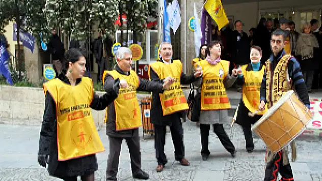 KAMU ÇALIŞANLARINDAN İŞ BIRAKMA EYLEMİ