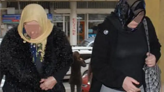 Ziynet Eşyasi için girdikleri evden çuvalla Fındık çalınca yakalandılar