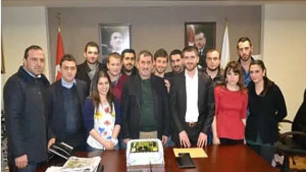 Gençlerden Başkan Köktaş'a süpriz doğum günü  kutlaması