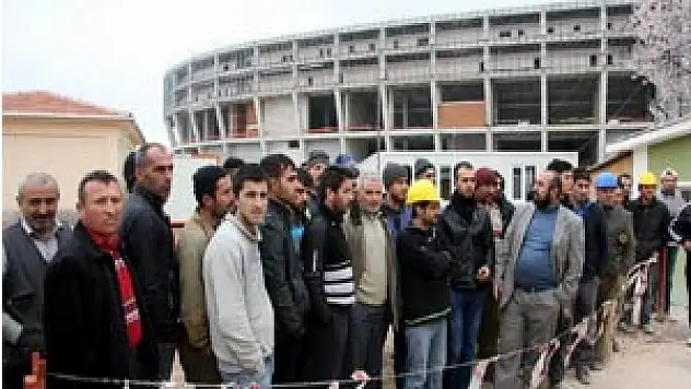 TİMSAH ARENA'DA İŞÇİLER İŞ BIRAKTI 