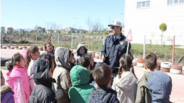 MİNİKLERE TRAFİK EĞİTİMİ