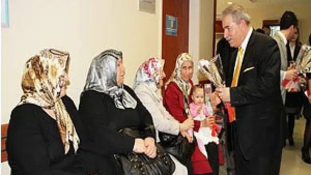 DEMİRTAŞ'TAN 'KADINLAR GÜNÜ'NDE MORAL ZİYARETİ