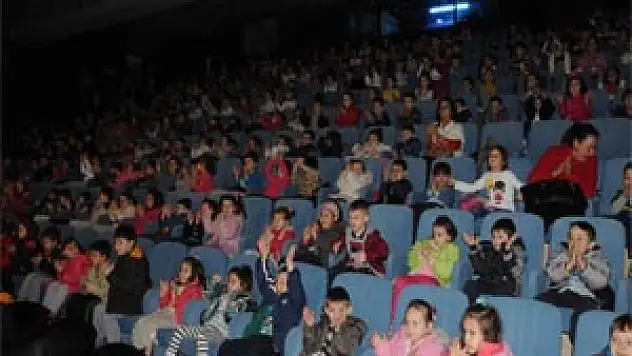 BEN ÇÖP DEĞİLİM ÇORLULU ÇOCUKLAR İÇİN SAHNELENDİ