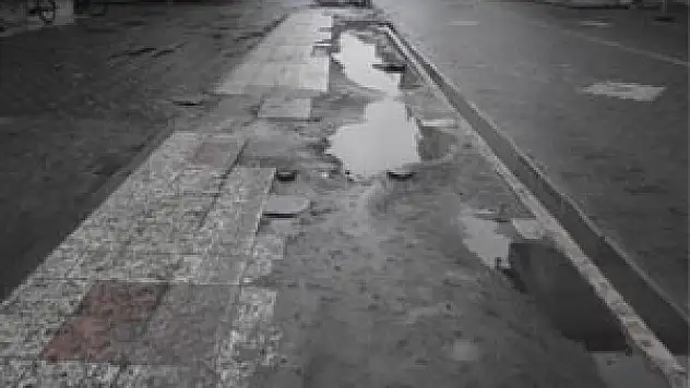 Kaldırımda yürümek ip üzerinde yürümekten daha zor