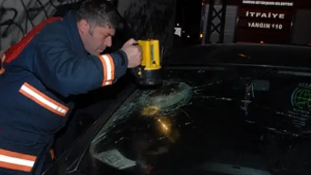 Park Halindeki Otomobili Yakmak İstediler