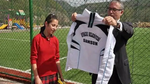 Belur, Yıldız kızlara hediye verdi