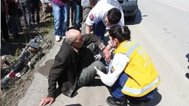 MİNİBÜS BİSİKLETE ÇARPTI 1 YARALI