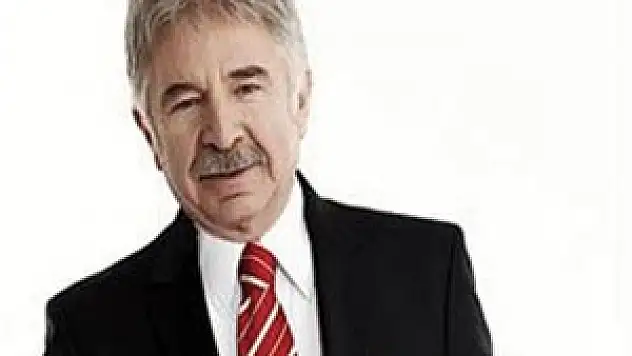 Birand'ın koltuğuna oturmaya hazırlanıyor