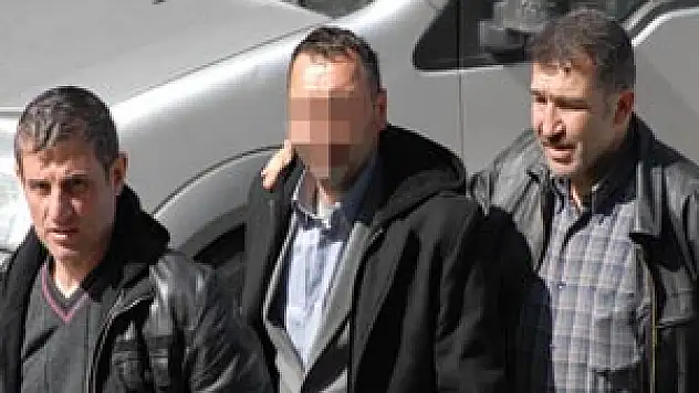 İŞ ARKADAŞINI BIÇAKLA AĞIR YARALADI