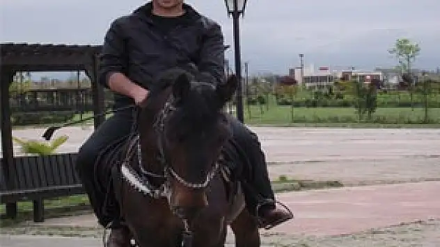  Atıyla Ada parkta gezintiye çıktı