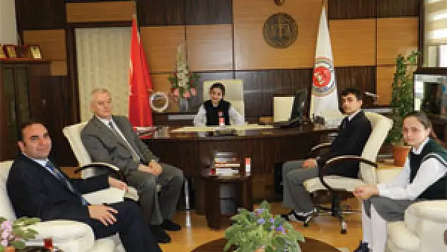 Çocuklar makama geçti