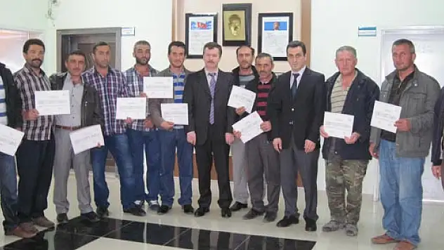 İNŞAAT USTALARI BELGELERİNİ ALDI