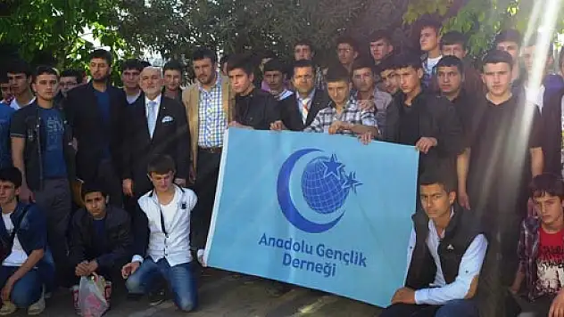  Başkan Kefeli, AGD li Gençleri 'Çanakkale'ye uğurladı'